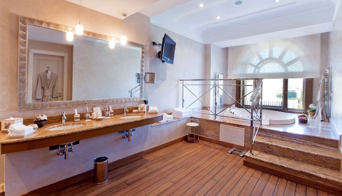 Radisson Collection Hotel, Moscow - Grand Residential Suite - bathroom