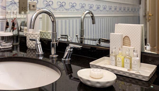 Radisson Collection Hotel, Moscow - Bathroom amenities
