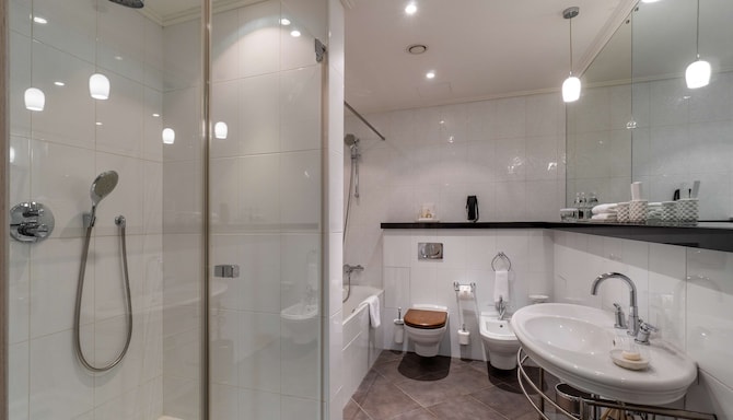 Radisson Collection Hotel, Moscow - One bedroom apartment bathroom