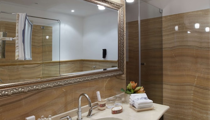 Radisson Collection Hotel, Moscow - Presidential Suite bathroom