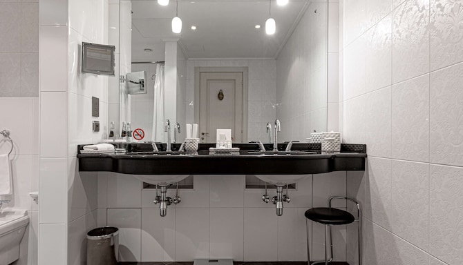 Radisson Collection Hotel, Moscow - Executive Suite bathroom