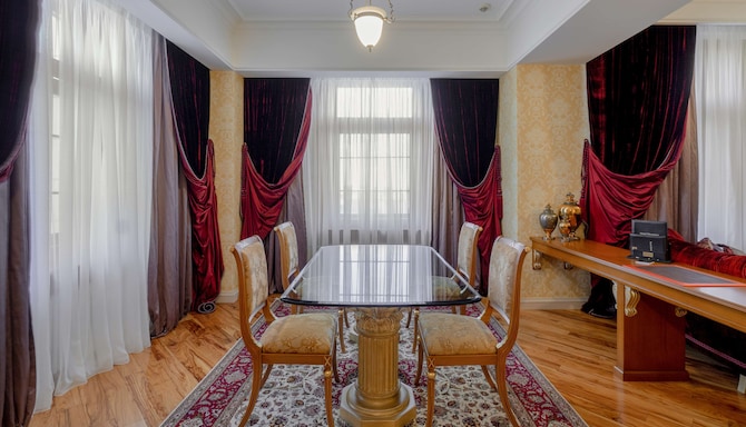 Radisson Collection Hotel, Moscow - One Bedroom Apartment dining room