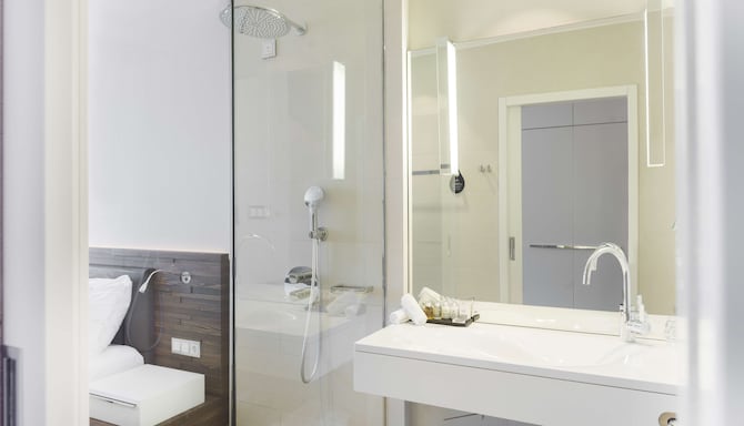 Radisson Collection Hotel, Old Mill Belgrade - Collection Room bathroom