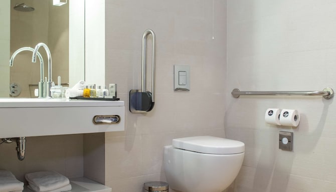 Radisson Collection Hotel, Old Mill Belgrade - Collection Room bathroom