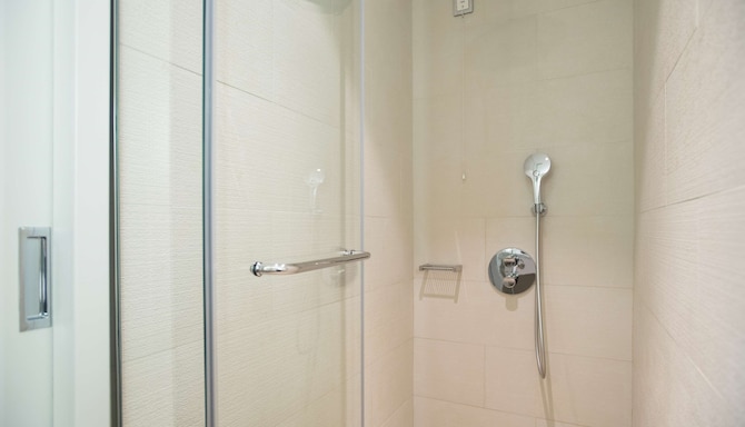 Radisson Collection Hotel, Old Mill Belgrade - Collection Superior Room bathroom