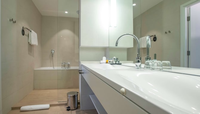Radisson Collection Hotel, Old Mill Belgrade - Suite bathroom
