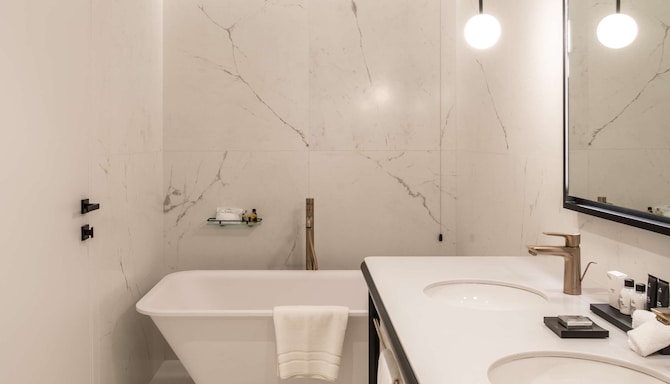 Radisson Collection Hotel, Palazzo Nani Venice - Guest room bathroom