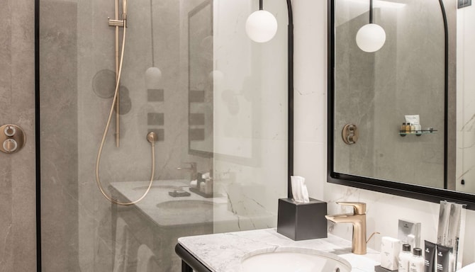 Radisson Collection Hotel, Palazzo Nani Venice - Guest room bathroom
