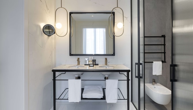 Radisson Collection Hotel, Palazzo Nani Venice - Guest Room bathroom
