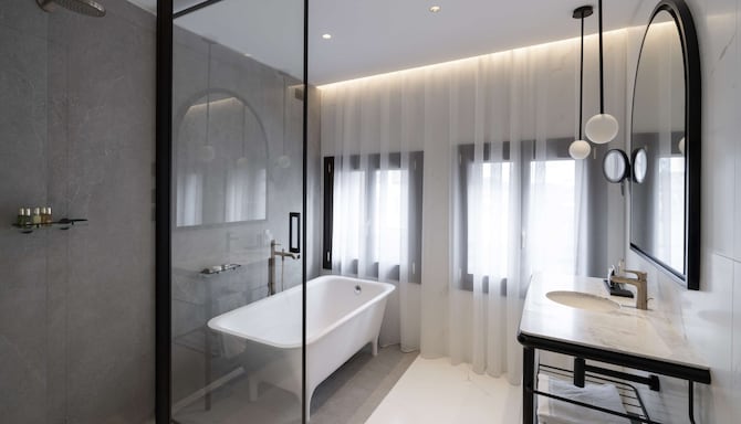 Radisson Collection Hotel, Palazzo Nani Venice - Collection Superior Room bathroom