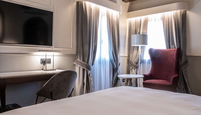 Radisson Collection Hotel, Palazzo Nani Venice - Collection Superior Room