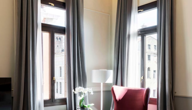 Radisson Collection Hotel, Palazzo Nani Venice - Collection Premium Room with canal view