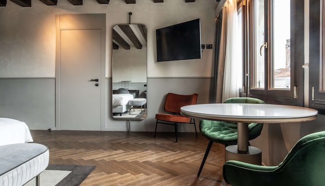 Radisson Collection Hotel, Palazzo Nani Venice - Junior Suite Canal View