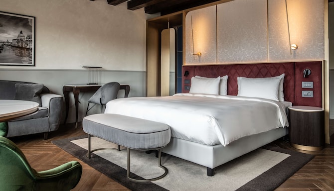 Radisson Collection Hotel, Palazzo Nani Venice - Junior Suite Canal View