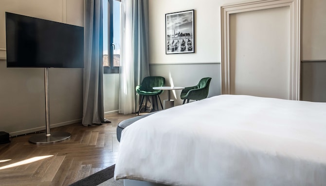 Radisson Collection Hotel, Palazzo Nani Venice - Junior Suite Canal View