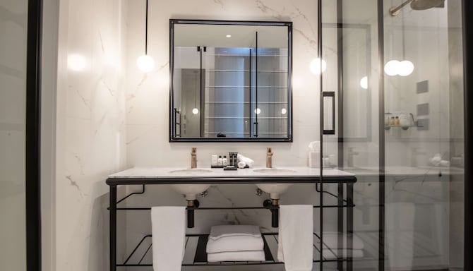 Radisson Collection Hotel, Palazzo Nani Venice - Renaissance Junior Suite bathroom