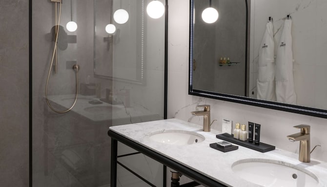 Radisson Collection Hotel, Palazzo Nani Venice - Junior Suite bath