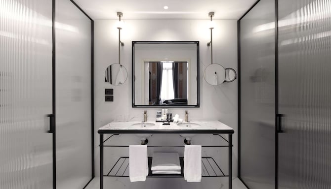 Radisson Collection Hotel, Palazzo Nani Venice - Presidential Suite Vittoria bathroom