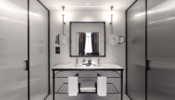 Radisson Collection Hotel, Palazzo Nani Venice - Presidential Suite Vittoria bathroom