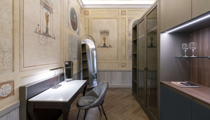 Radisson Collection Hotel, Palazzo Nani Venice - Renaissance Junior Suite wardrobe
