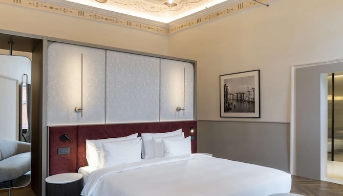Radisson Collection Hotel, Palazzo Nani Venice - Renaissance Junior Suite with canal view