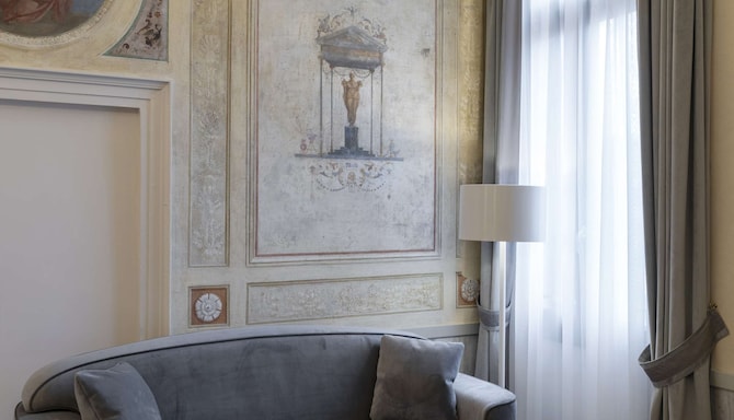 Radisson Collection Hotel, Palazzo Nani Venice - Renaissance Junior Suite