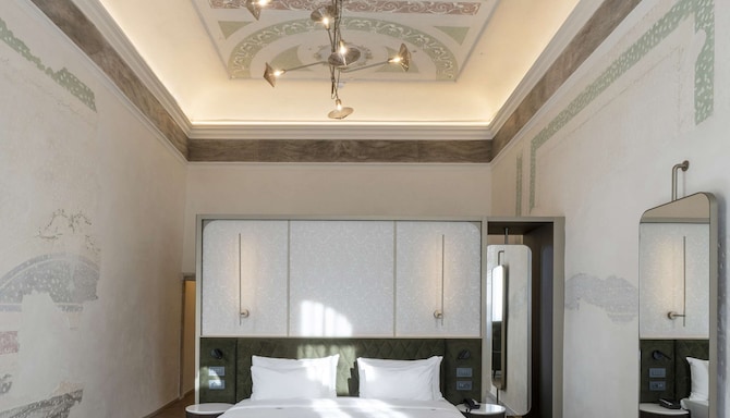 Radisson Collection Hotel, Palazzo Nani Venice - Renaissance Junior Suite