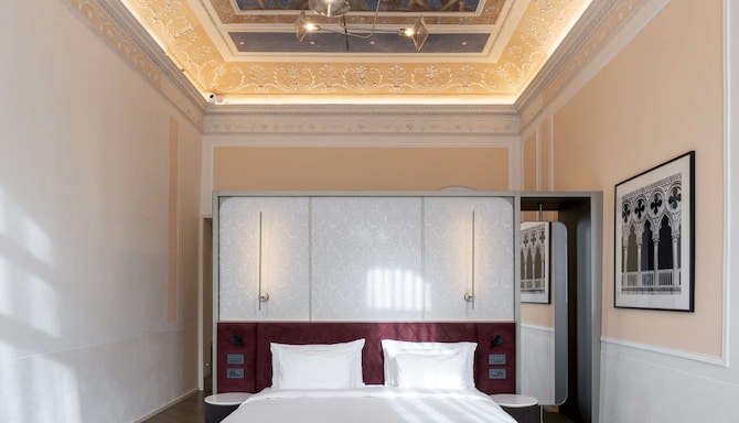 Radisson Collection Hotel, Palazzo Nani Venice - Renaissance Junior Suite with canal view