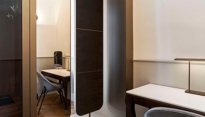 Radisson Collection Hotel, Palazzo Nani Venice - Renaissance Junior Suite with canal view