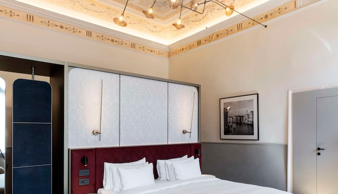 Radisson Collection Hotel, Palazzo Nani Venice - Renaissance Junior Suite with canal view
