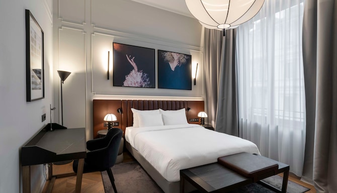 Enjoy a comfortable stay in the heart of Milan | Radisson Collection