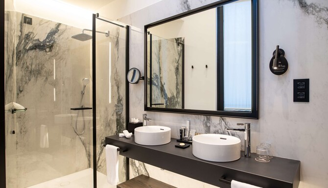 Radisson Collection Hotel, Palazzo Touring Club Milan - Junior Suite bathroom