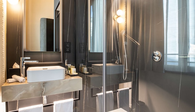Radisson Collection Hotel, Palazzo Touring Club Milan - Presidential Suite bathroom