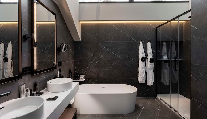 Radisson Collection Hotel, Palazzo Touring Club Milan - Junior suite bath 4th floor