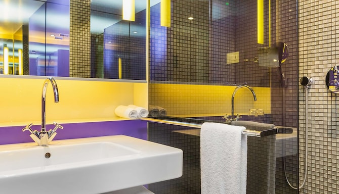 Radisson Collection Hotel, Royal Mile Edinburgh - Bathroom