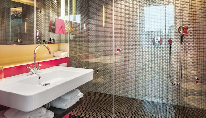 Radisson Collection Hotel, Royal Mile Edinburgh - Suite Bathroom