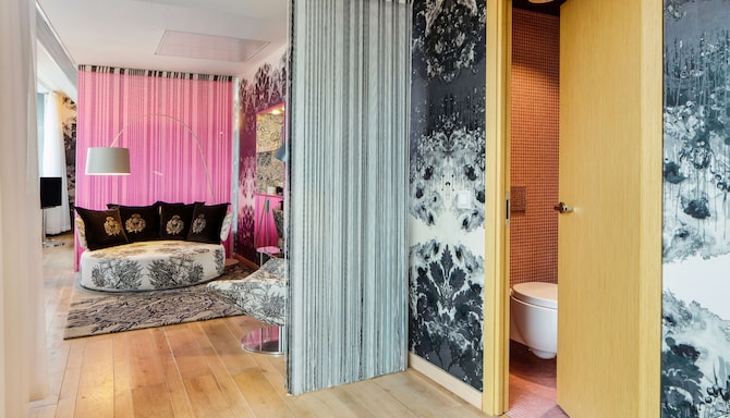 Radisson Collection Hotel, Royal Mile Edinburgh - Timorous Beasties Suite