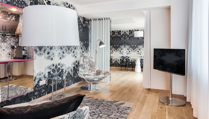 Radisson Collection Hotel, Royal Mile Edinburgh - Timorous Beasties Suite