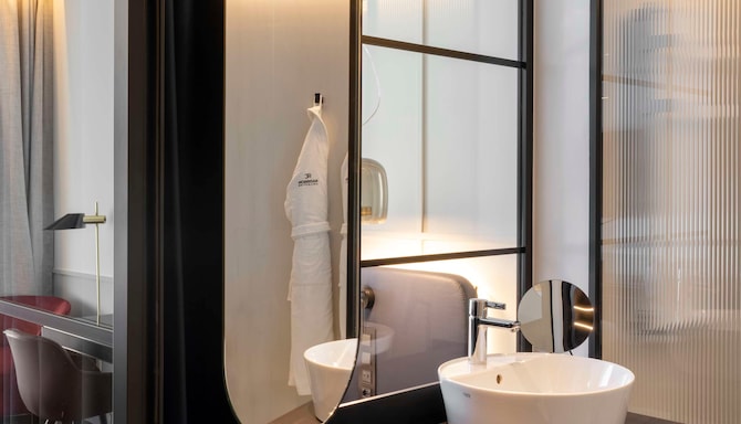 Radisson Collection Hotel, Santa Sofia Milan - Collection Room bathroom