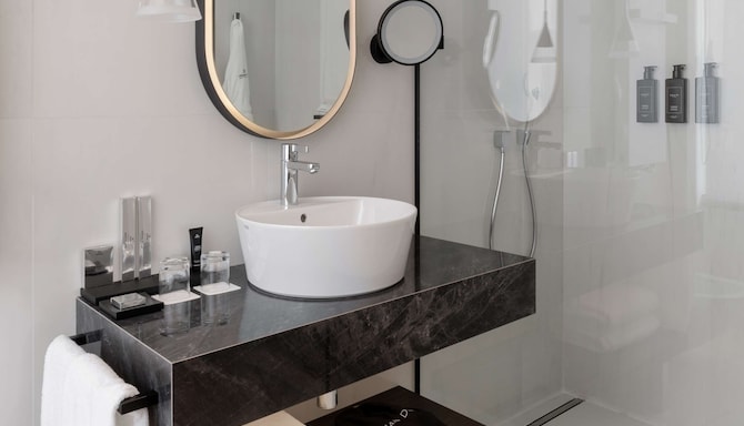 Radisson Collection Hotel, Santa Sofia Milan - Junior Suite bathroom