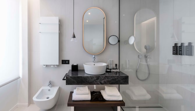 Radisson Collection Hotel, Santa Sofia Milan - Junior Suite bathroom