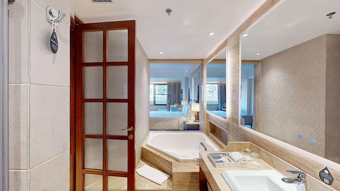 Radisson Collection Hotel & Spa, Riverfront Srinagar - Collection Executive Room Bathroom