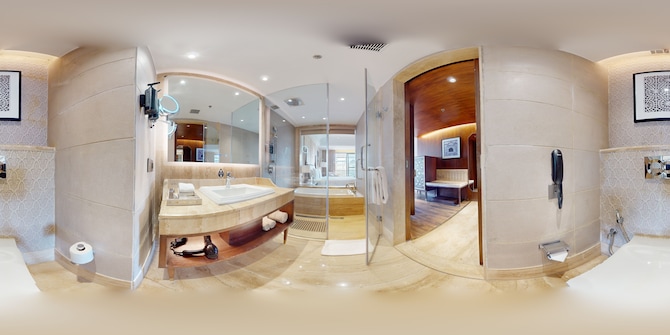 Radisson Collection Hotel & Spa, Riverfront Srinagar - Collection Executive Room with Balcony Bathroom