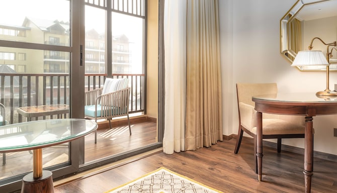 Radisson Collection Hotel & Spa, Riverfront Srinagar - Collection Executive Room with balcony