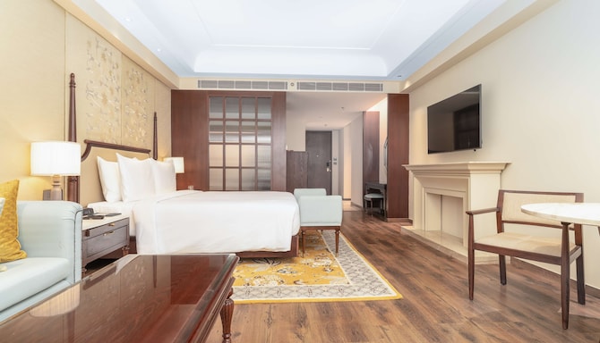 Radisson Collection Hotel & Spa, Riverfront Srinagar - Collection Executive Room