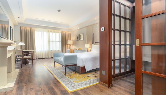 Radisson Collection Hotel & Spa, Riverfront Srinagar - Collection Executive Room