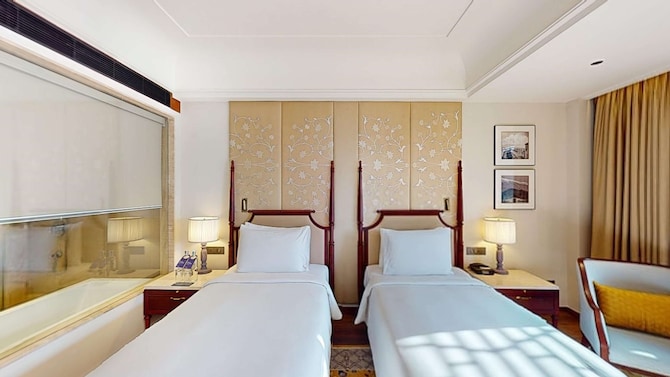 Radisson Collection Hotel & Spa, Riverfront Srinagar - Collection Executive Twin Bedroom with Balcony