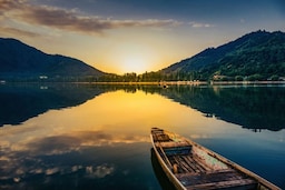 Sunset over Dal Lake, nature’s quiet masterpiece