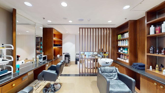 Radisson Collection Hotel and Spa, Riverfront Srinagar - Salon