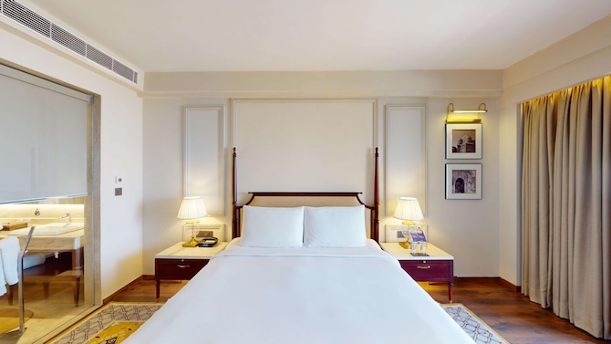 Radisson Collection Hotel & Spa, Riverfront Srinagar - Presidential Suite Bedroom